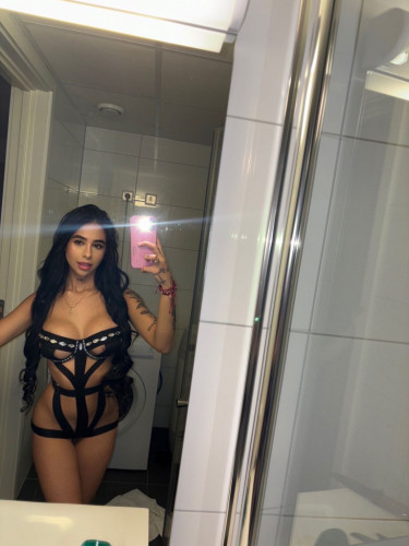 😈SOFIA -PRÍVATE FLAT AND OUTCALL AVAIBLE 🔥