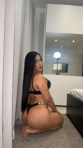 MÍA - PRIVATE FLATS AND OUTCALLS AVAIBLES 😜