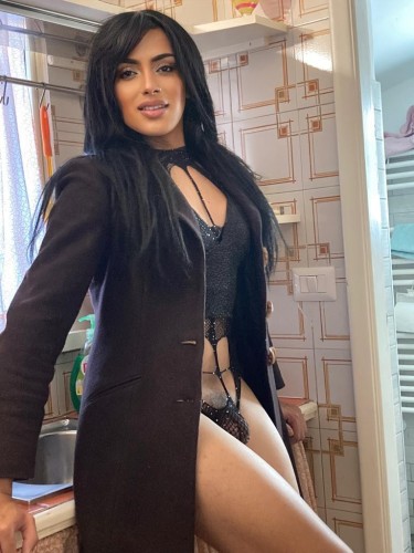 Nadia Oshua trans