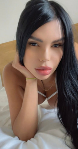 VICTORIA- PRIVATE FLAT AND OUTCALLS AVAIBLE