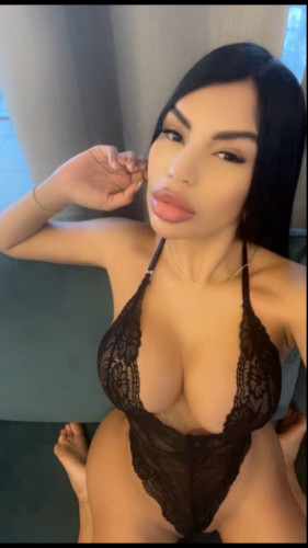 VICTORIA- PRIVATE FLAT AND OUTCALLS AVAIBLE