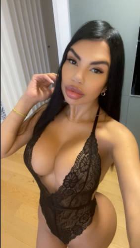 VICTORIA- PRIVATE FLAT AND OUTCALLS AVAIBLE