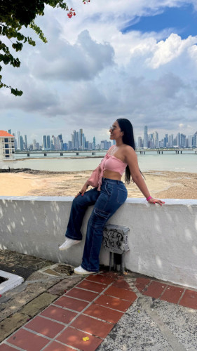 CARLA- PRIVATE FLAT AND OUTCALLS AVAIBLES