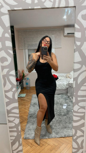 SARA- PRIVATE FLAT AND OUTCALLS AVAIBLES