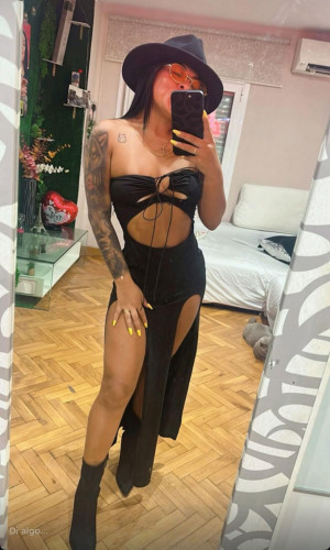 SARA- PRIVATE FLAT AND OUTCALLS AVAIBLES