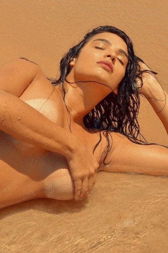 GIOVANA- PRIVATE FLAT AND OUTCALLS AVAIBLES