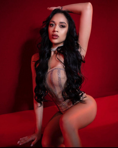 SALOME- PRIVATE FLAT AND OUTCALLS AVAIBLES