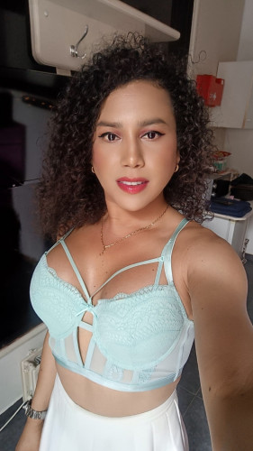 Scarlett H
