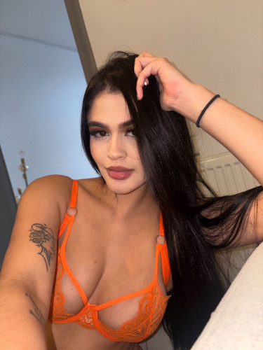 AMBAR - PRIVATE FLAT AND OUTCALL AVAIBLE 🎉❄️