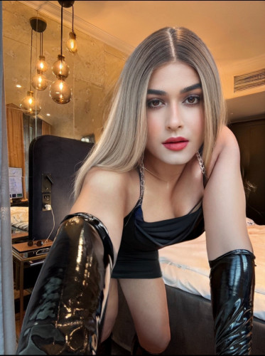 BIG COCK AND LOTS OF MILK