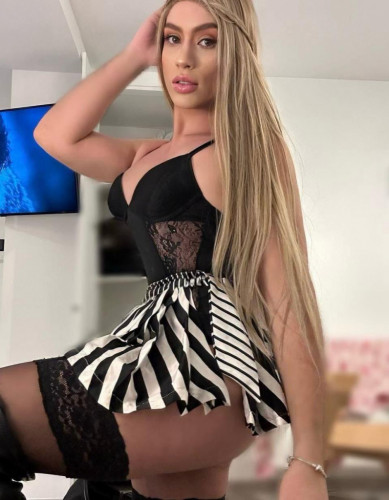 Nicolle Ts