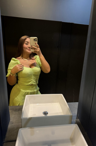 Pia estephia Hot