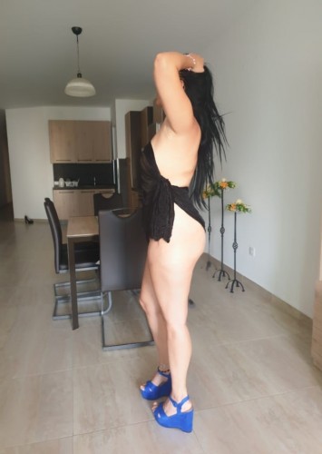 JOLLIE HOT GIRL