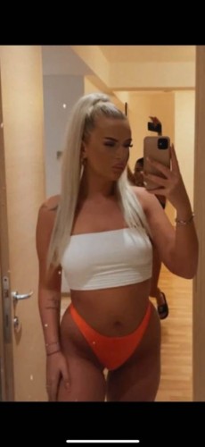 Blonde Jessy