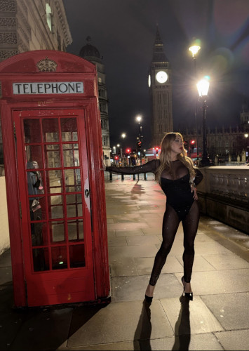 PARIS HOT TOP SHEMALE