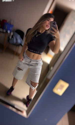 Mía- PRIVATE FLAT AND OUTCALLS