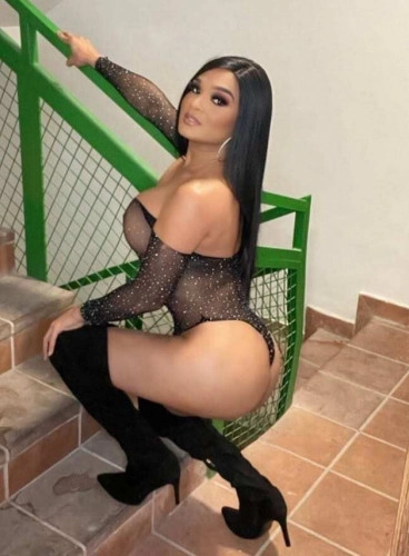 Koral latina sexy