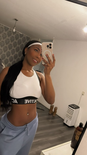 NATASHA RAMIREZ-PRIVATE FLAT AND OUTCALLS AVAIBLE