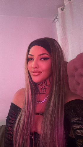 CHANEL-PRIVATE FLAT AND OUTCALLS AVAIBLE