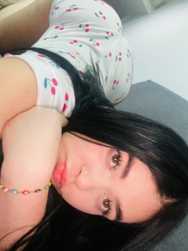 WANDA -PRIVATE FLAT AND OUTCALLS AVAIBLE