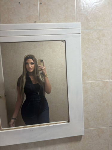 CHANEL-PRIVATE FLAT AND OUTCALLS AVAIBLE
