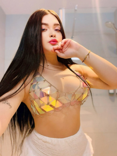 WANDA -PRIVATE FLAT AND OUTCALLS AVAIBLE
