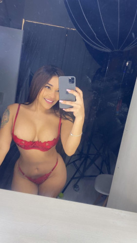 LUCY - PRIVATE FLAT OUTCALLS AVAIBLE
