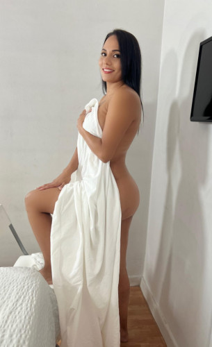 KARINA- PRIVATE FLAT OUTCALLS AVAIBLE