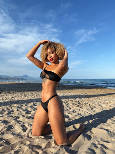 PAMELA- PRIVATE FLAT AND OUTCALLS AVAIBLE