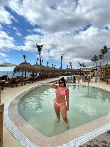 SALOME- PRIVATE FLAT AND OUTCALLS AVAIBLE
