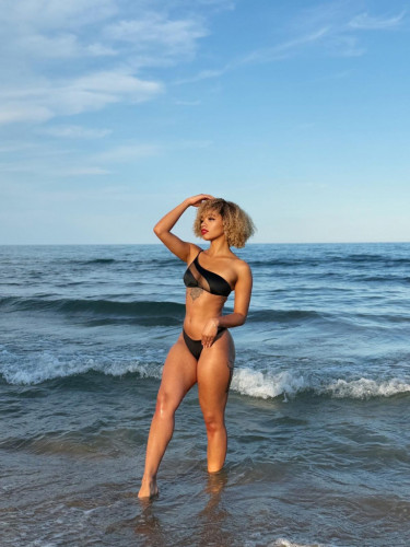PAMELA- PRIVATE FLAT AND OUTCALLS AVAIBLE