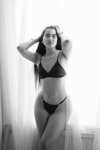 MEGAN- PRIVATE FLAT AND OUTCALLS AVAIBLES