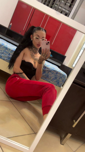 NOELIA- PRIVATE FLAT AND OUTCALLS AVAIBLE