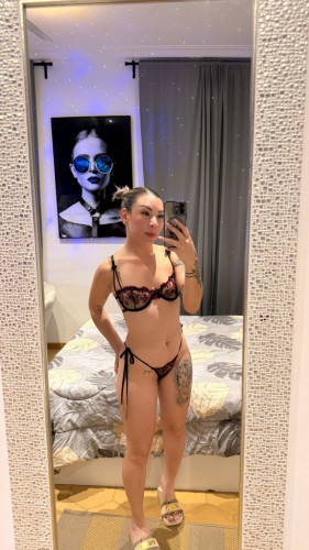 MARTINA- PRIVATE FLAT AND OUTCALLS