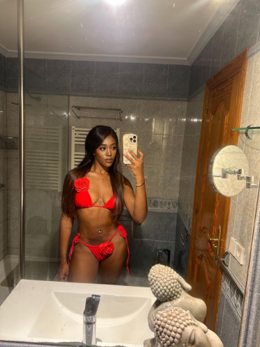 NAHOMY- PRIVATE FLAT AND OUTCALLS